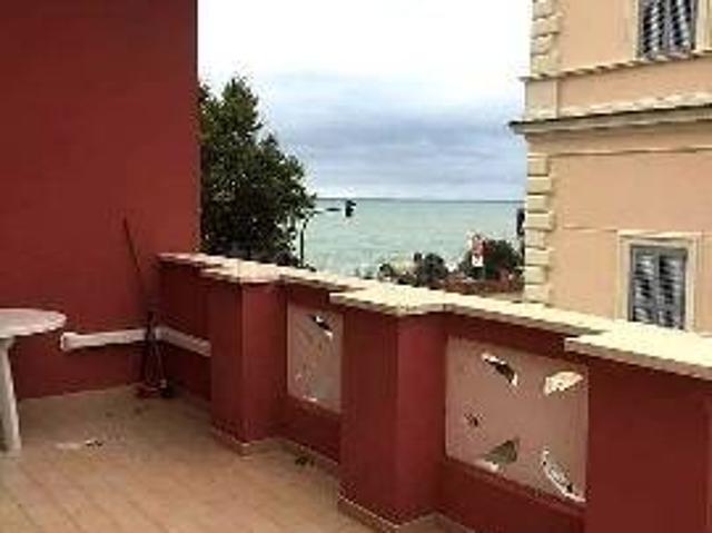 Villa Bifamiliare in affitto a Nettuno via Antonio Gramsci, arredato, posto auto, terrazzo TrovaCasa