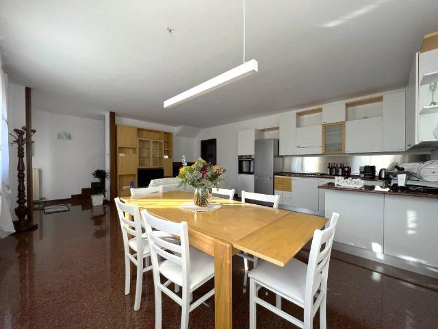 Villa Bifamiliare in affitto a Sossano via Anesolo, arredato, giardino privato, cucina abitabile TrovaCasa