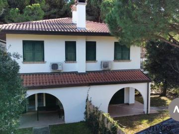 Villa Bifamiliare in affitto a San Michele al Tagliamento via Orsa Maggiore, 46, arredato, giardino privato, terrazzo TrovaCasa