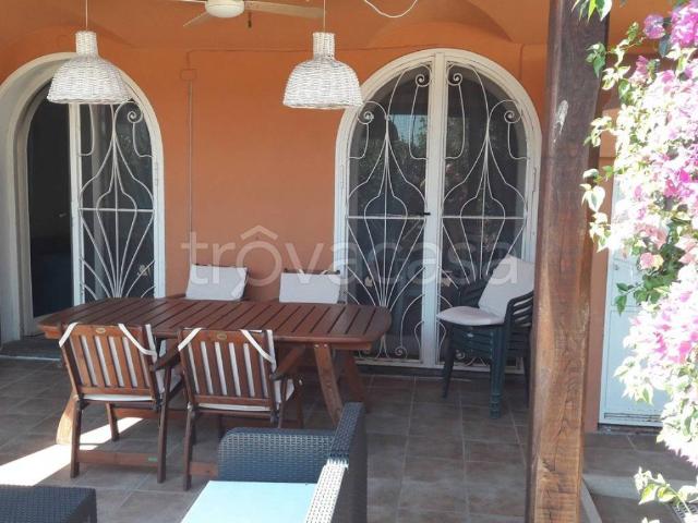 Villa Bifamiliare in affitto a San Felice Circeo via delle Fate, arredato, giardino privato, posto auto TrovaCasa