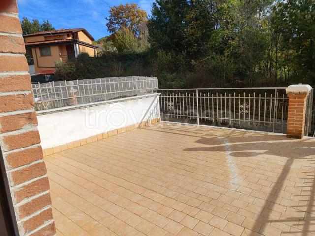 Villa Bifamiliare in affitto a San Potito Ultra contrada Ramiera, non arredato/vuoto, giardino privato, box TrovaCasa