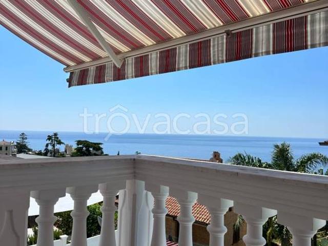 Villa bifamiliare in affitto a Sanremo, Solaro