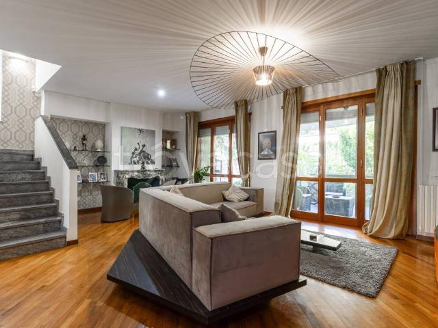 Villa Bifamiliare in affitto a Segrate, giardino privato, terrazzo, parzialmente arredato TrovaCasa