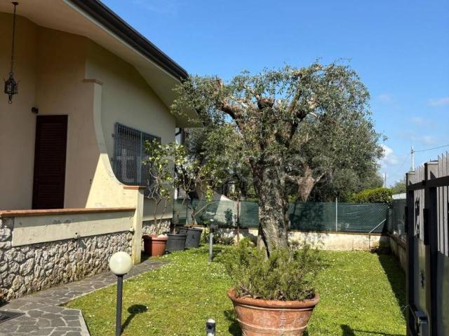 Villa Bifamiliare in affitto a Seravezza, arredato, giardino privato, posto auto TrovaCasa