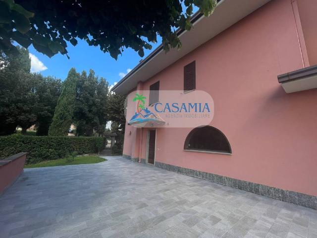 Villa Bifamiliare in affitto a Spinetoli via Piè di Prato, arredato, giardino privato, box TrovaCasa