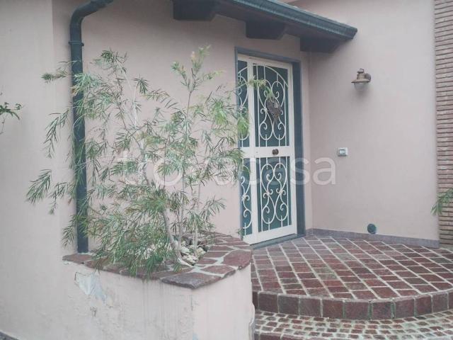 Villa Bifamiliare in affitto a Pozzuoli contrada La Schiana, giardino privato, posto auto, terrazzo TrovaCasa