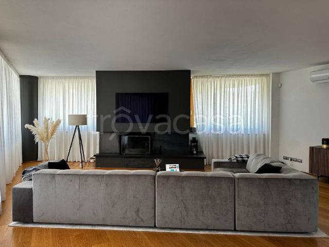 Villa Bifamiliare in affitto a Pontassieve via del Paretaio, arredato, giardino privato, posto auto TrovaCasa