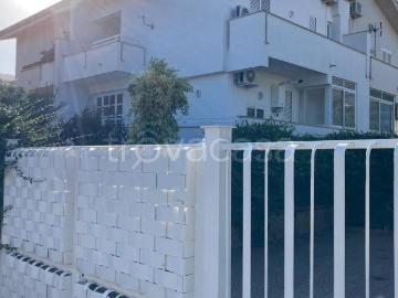 Villa Bifamiliare in affitto a Palermo via Monsignore Francesco Paolo Evola, arredato, giardino privato, posto auto TrovaCasa