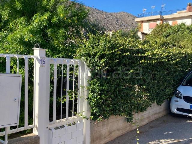 Villa Bifamiliare in affitto a Palermo via Monsignore Francesco Paolo Evola, arredato, giardino privato, posto auto TrovaCasa