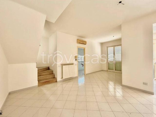 Villa Bifamiliare in affitto a Palermo via Pt 34, non arredato/vuoto, giardino privato, terrazzo TrovaCasa