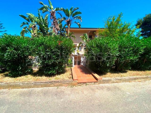 Villa Bifamiliare in affitto a Palermo viale dell'Olimpo, 18, arredato, giardino privato, posto auto TrovaCasa