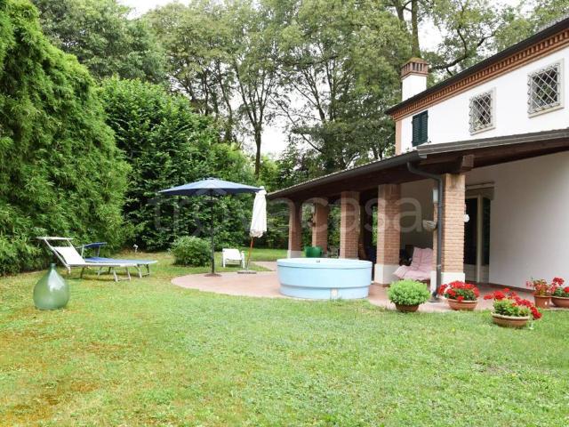 Villa Bifamiliare in affitto a Parma strada Quercioli, arredato, giardino, terrazzo TrovaCasa