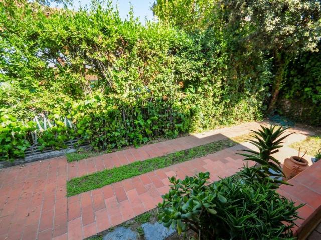 Villa Bifamiliare in affitto a Pietrasanta, arredato, giardino privato, posto auto TrovaCasa