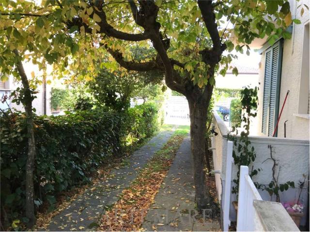 Villa Bifamiliare in affitto a Pietrasanta, arredato, giardino privato, posto auto TrovaCasa