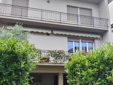 Villa Bifamiliare in affitto a Pisa via Milano, posto auto, box, riscaldamento autonomo TrovaCasa