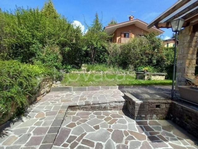 Villa Bifamiliare in affitto a Rovetta via del Lò, 8, arredato, giardino privato, box TrovaCasa