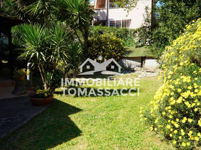 Villa Bifamiliare in affitto a Roma via Costantiniana, arredato, giardino privato, terrazzo TrovaCasa