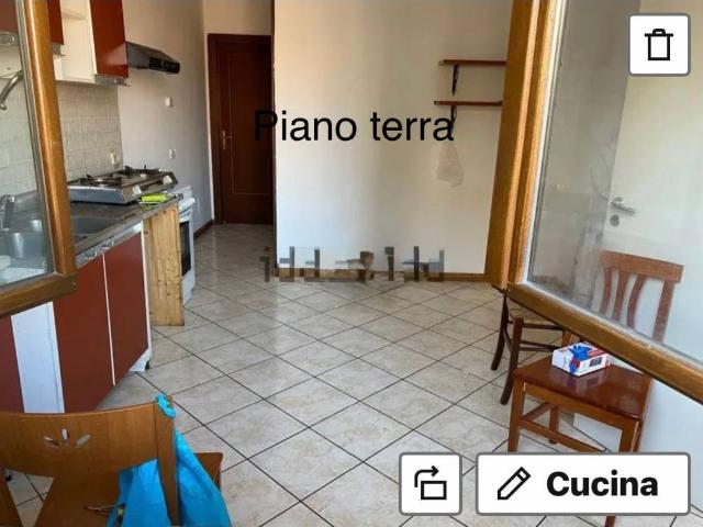 Villa bifamiliare in affitto a Roma via Spinetoli, Corcolle