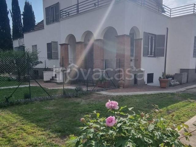 Villa Bifamiliare in affitto a Roma via Appia Nuova, 996, giardino privato, posto auto, terrazzo TrovaCasa