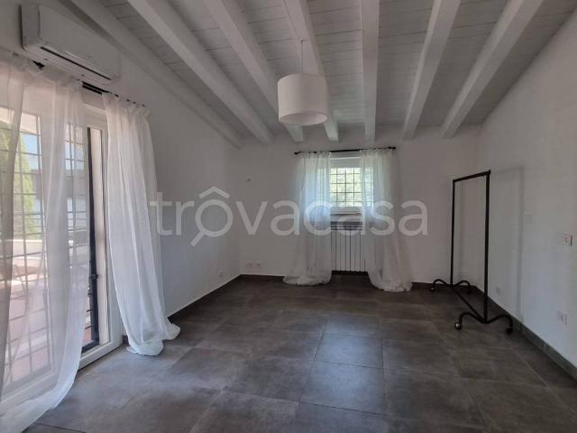 Villa Bifamiliare in affitto a Roma via Appia Nuova, 996, giardino privato, terrazzo, parzialmente arredato TrovaCasa