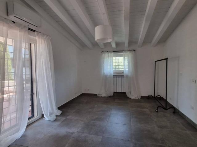 Villa Bifamiliare in affitto a Roma via Appia Nuova, 996, giardino privato, terrazzo, parzialmente arredato TrovaCasa