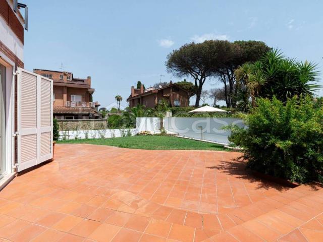 Villa bifamiliare in affitto a Roma via Aristippo, Casal Palocco