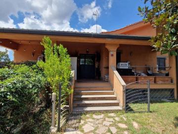 Villa Bifamiliare in affitto a Roma via di Fioranello, 170, giardino privato, posto auto, terrazzo TrovaCasa
