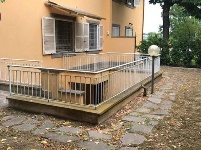 Villa Bifamiliare in affitto a Roma via Emilio Darra, arredato, giardino privato, posto auto TrovaCasa