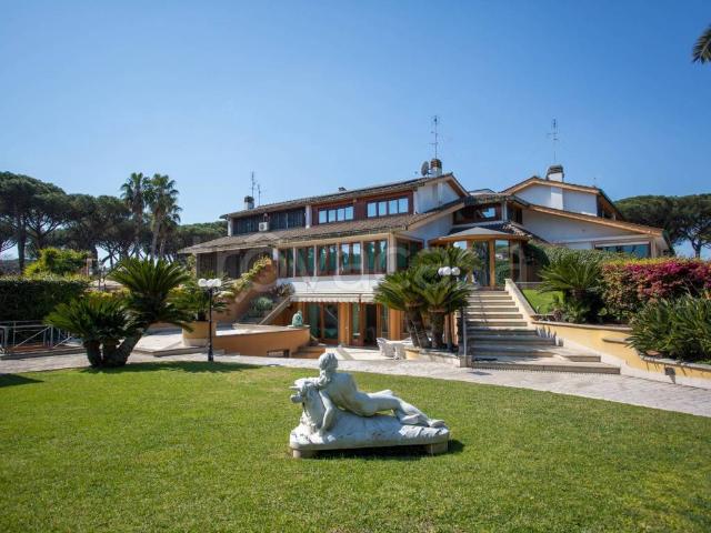 Villa Bifamiliare in affitto a Roma via Licofrone, giardino privato, box, riscaldamento autonomo TrovaCasa