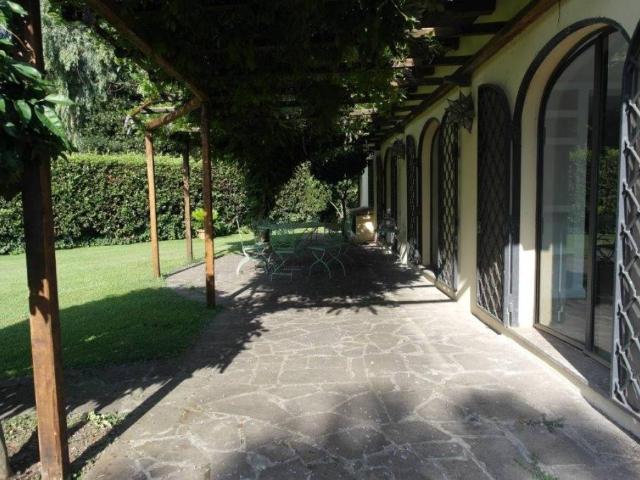 Villa Bifamiliare in affitto a Roma via Lucio Volumnio, giardino privato, terrazzo, parzialmente arredato TrovaCasa