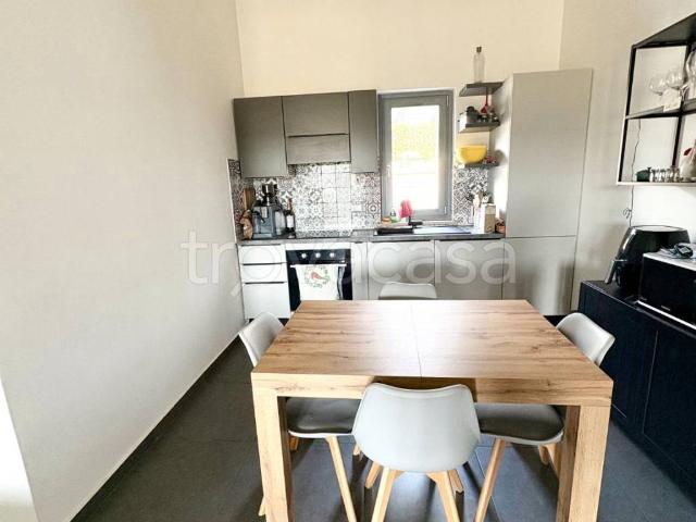 Villa Bifamiliare in affitto a Roma via Mombaldone, giardino privato, posto auto, terrazzo TrovaCasa
