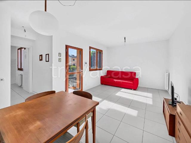 Villa Bifamiliare in affitto a Roma via Pietro Castrucci, giardino privato, posto auto, terrazzo TrovaCasa