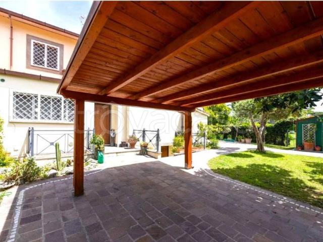 Villa bifamiliare in affitto a Roma viale Alessandro Magno, Casal Palocco