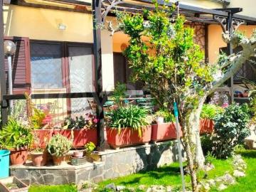 Villa bifamiliare in affitto a Roma viale di Castel Porziano, Infernetto