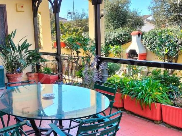 Villa bifamiliare in affitto a Roma viale di Castel Porziano, Infernetto