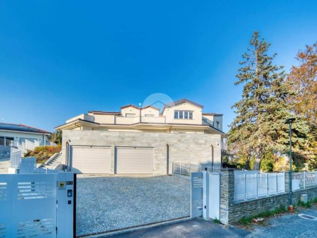 Villa Bifamiliare in affitto a Rivoli str. Pozzetto, 10, non arredato/vuoto, giardino privato, box TrovaCasa