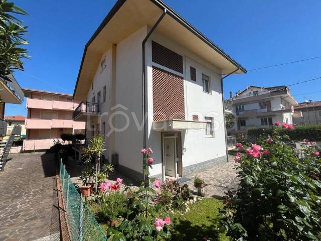 Villa Bifamiliare in affitto a Riccione viale Rivoli, 5, giardino privato, box, parzialmente arredato TrovaCasa