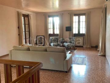 Villa Bifamiliare in affitto a Torri di Quartesolo, giardino privato, posto auto, box TrovaCasa