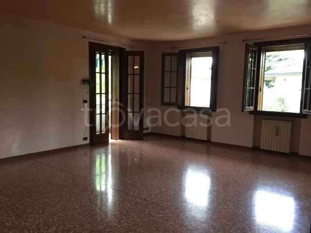 Villa Bifamiliare in affitto a Torri di Quartesolo, giardino privato, posto auto, box TrovaCasa
