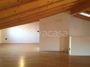 Villa Bifamiliare in affitto a Teolo via Dei Castagni, non arredato/vuoto, giardino privato, box TrovaCasa