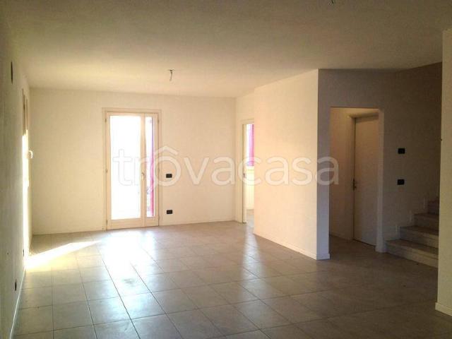Villa Bifamiliare in affitto a Teolo via Dei Castagni, non arredato/vuoto, giardino privato, box TrovaCasa