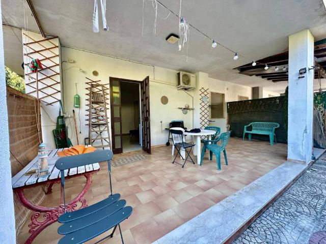 Villa bifamiliare in affitto a Trappeto viale Salvatore Vitale