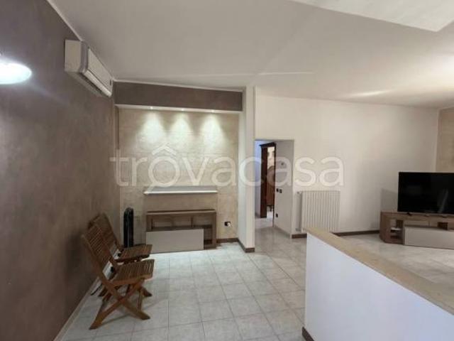 Villa bifamiliare in affitto a Valmontone via Colle Piscarello