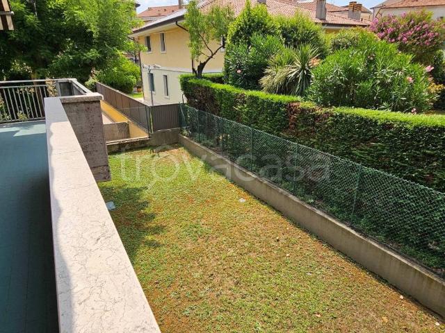 Villa Bifamiliare in affitto a Verona via Trieste, arredato, terrazzo, riscaldamento autonomo TrovaCasa