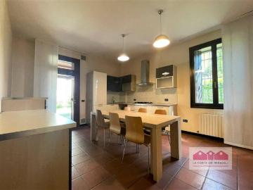 Villa Bifamiliare in affitto a Vicenza via Cilea 10, giardino privato, posto auto, caminetto TrovaCasa