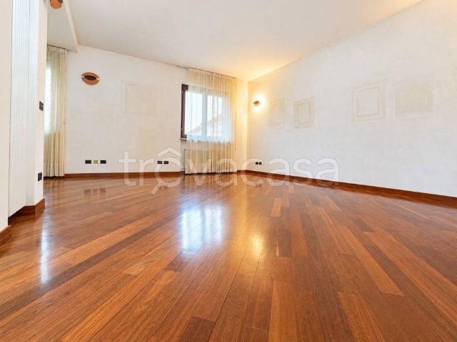 Villa bifamiliare in affitto a Vicenza via Lago di Alleghe, Laghetto