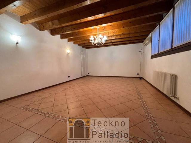 Villa Bifamiliare in affitto a Vicenza, giardino privato, cucina abitabile TrovaCasa