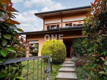 Villa bifamiliare in affitto a Villasanta