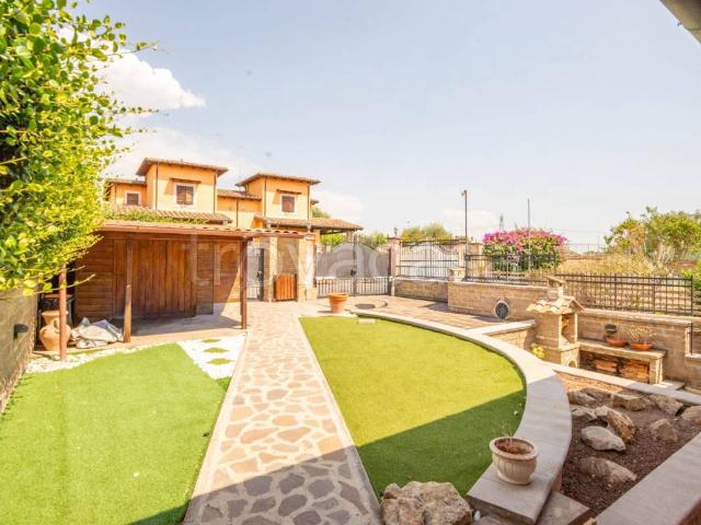 Villa Bifamiliare in affitto ad Anguillara Sabazia via Adalberto Zanchi, arredato, giardino privato, ingresso indipendente TrovaCasa