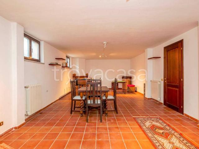 Villa Bifamiliare in affitto ad Anguillara Sabazia viale Poggio dei Pini, 11, arredato, giardino privato, box TrovaCasa